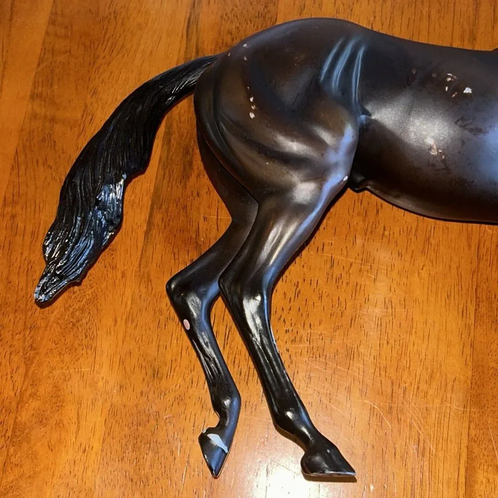 Breyer Reeves Zenyatta Mold Dark Brown / Black Traditional Horse Figure‎ Toy